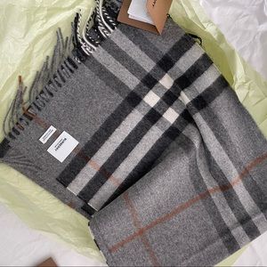 Brand New Authentic Classic Burberry Cashmere Scarf Unisex